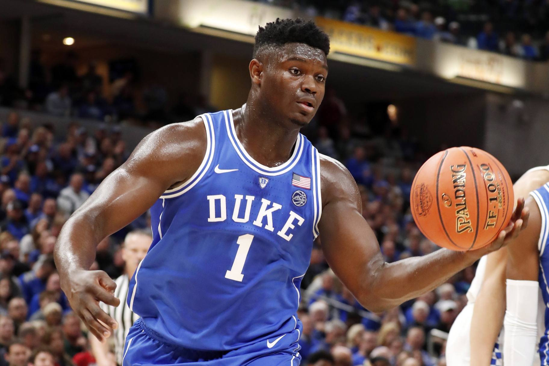 Cầu thủ như Zion Williamson có thực sự phù hợp với đôi Nike PG 2.5?